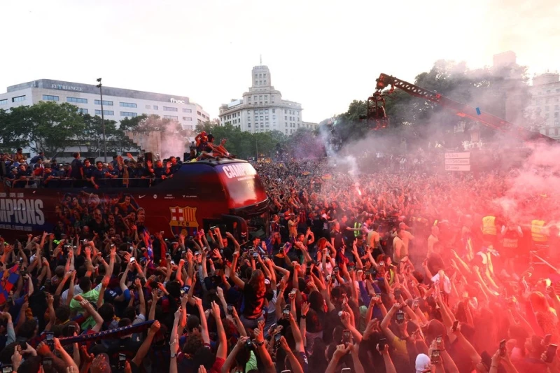 670,000 people participated in the championship parade