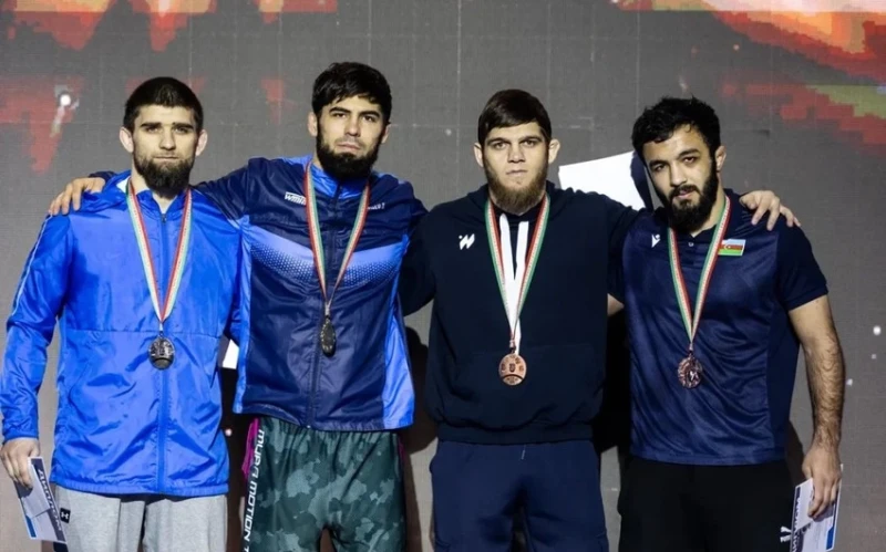 Azərbaycan güləşçiləri Belarusda üç medal qazanıblar