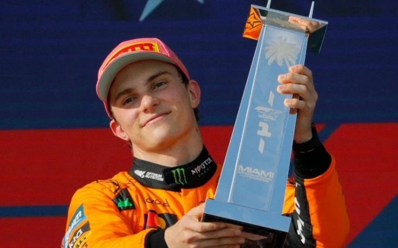 Oscar Piastri is the first "McLaren" driver to win three consecutive Grand Prix since 1998