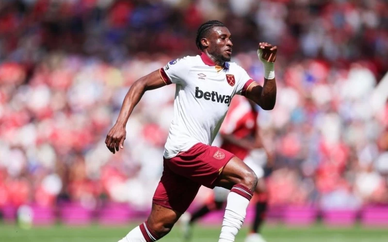Big English clubs are trying to transfer a Ghanaian footballer