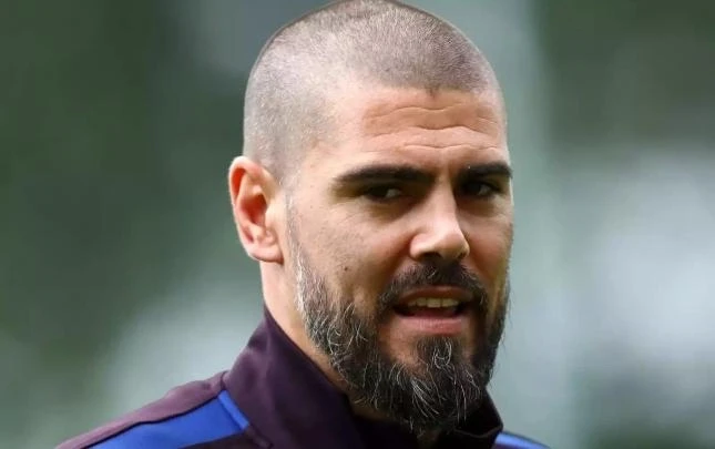 Viktor Valdes appointed head coach again
