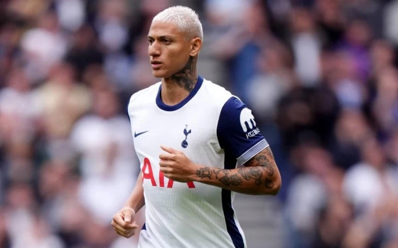 Brazilian footballer prepares for club transfer in England
