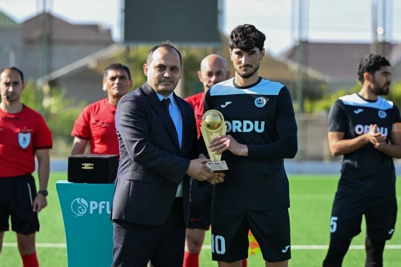 MOIK footballer awarded - PHOTO