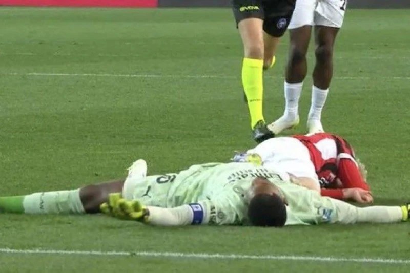"Milan" goalkeeper loses consciousness during match