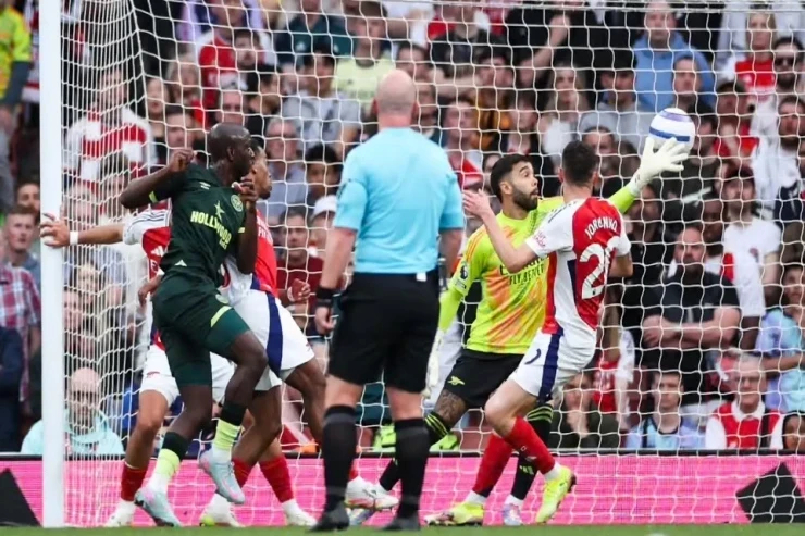"Arsenal" failed to beat "Brentford" at home