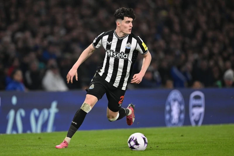 "Manchester City" wants to buy a player from "Newcastle"