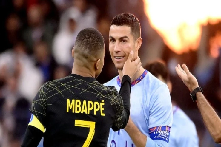 Ronaldo's CALL to Real Madrid fans regarding Mbappe