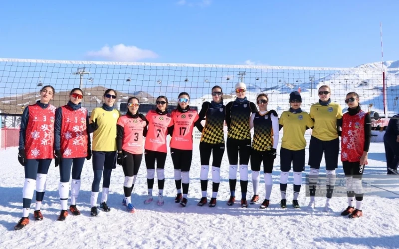 8 matches were held on the first day of the Azerbaijan Snow Volleyball Championship