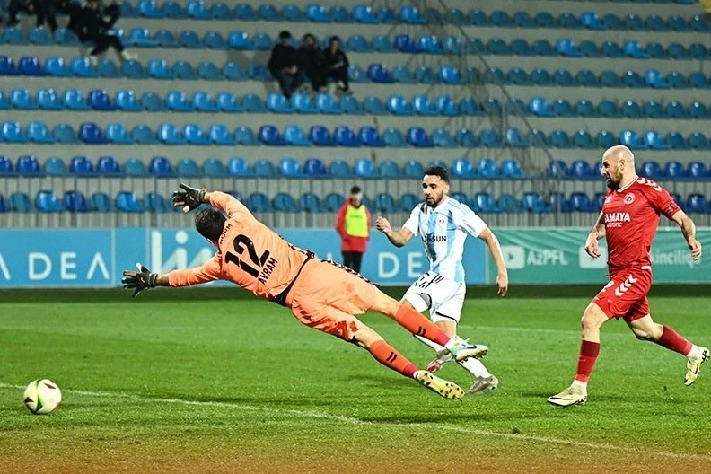 Can "Araz-Nakhchivan" earn at least one point from "Qarabag"?