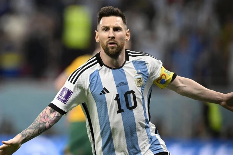 Messi chosen as the best in football history, Ronaldo not in the top three