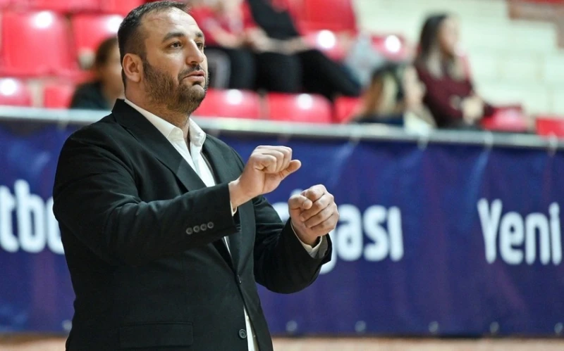 Tahir Baxşıyev: "Yönetimle sürekli görüşmeler halindeyiz, şu anda milli takımda faaliyetlerime devam ediyorum."