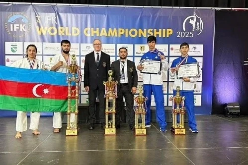Azerbaijani karate fighters win 4 medals at World Championship - PHOTO