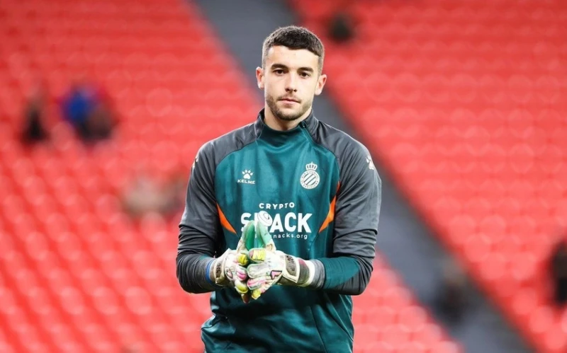 Spanish club's goalkeeper may continue his career in the English Premier League