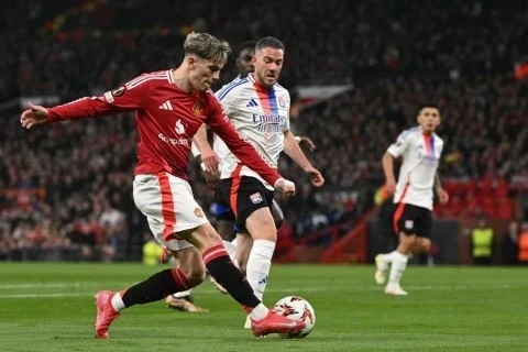 4 teams advanced to the next stage in the Europa League