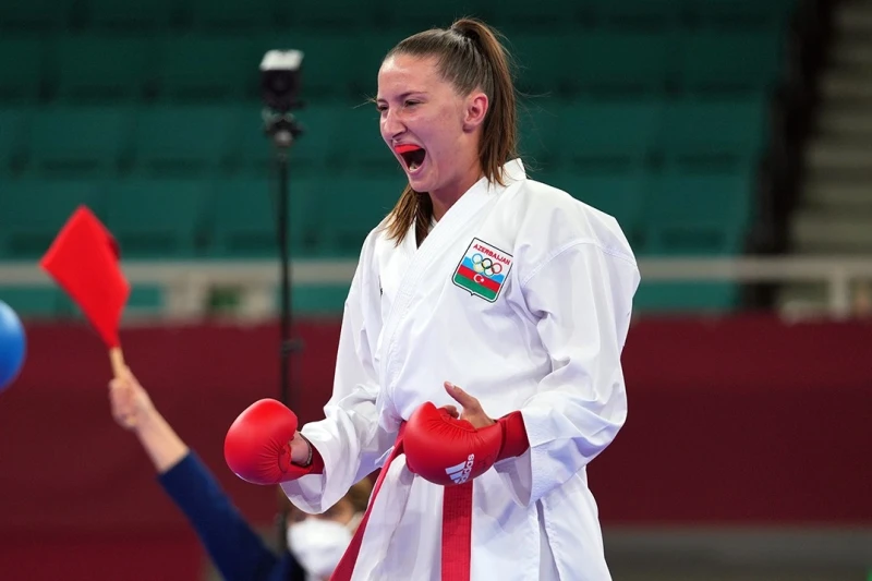 Iryna Zaretska is first