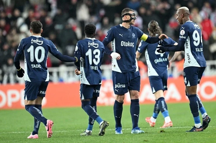 "Fenerbahce" Wins Against "Sivasspor" Away