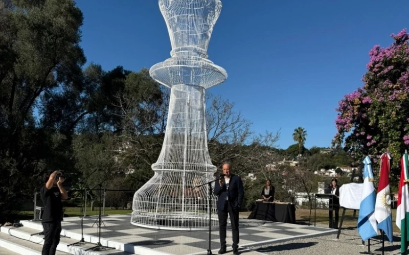 World's largest chess piece created in Argentina