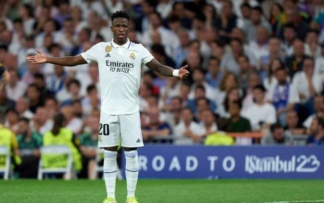 Vinicius'u futboldan men etmek mümkün mü?