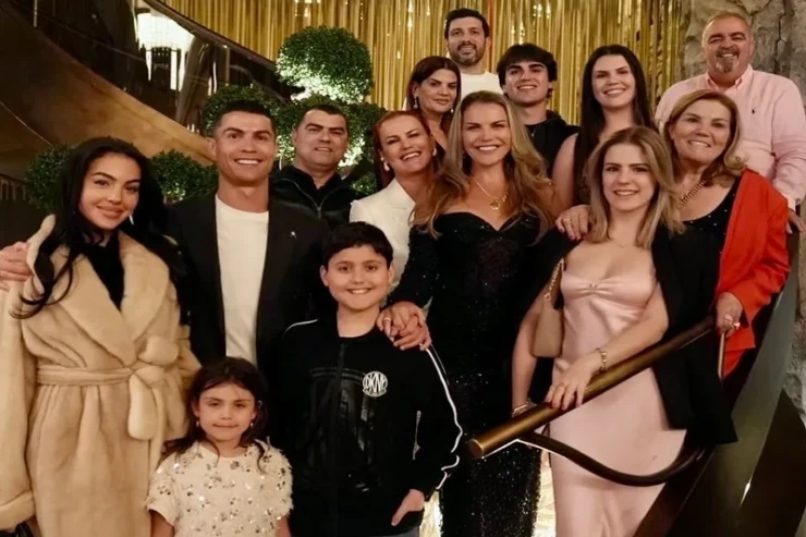 40-year-old Cristiano Ronaldo showed who he celebrated his anniversary with