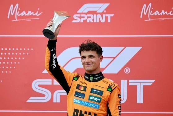 Norris sprintdə qələbə qazandı, Verstappen isə yarışa birinci yerdən başlayacaq