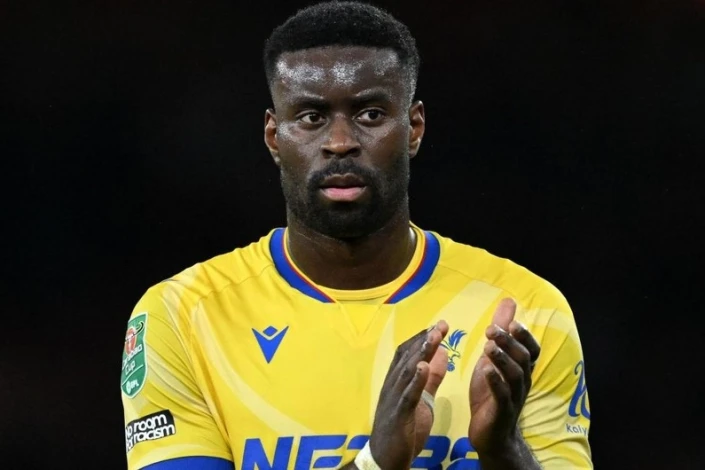 "Barcelona" and "Real Madrid" Want to Transfer the Central Defender of the English Club