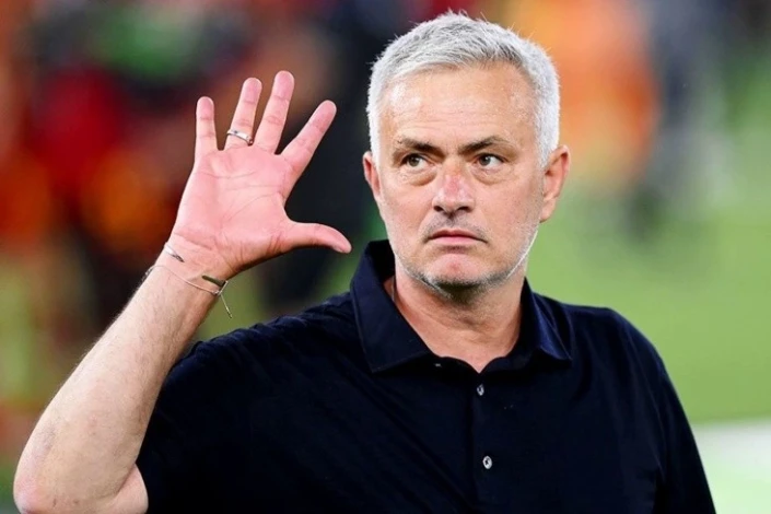 Mourinho, Fenerbahçe'deki geleceğiyle ilgili soruyu yanıtlamaktan kaçındı