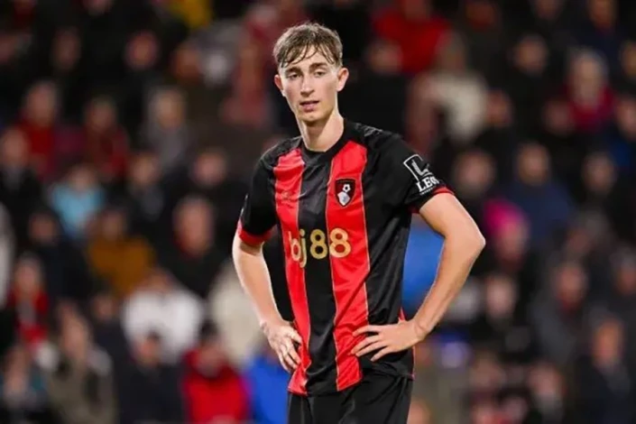 Giant clubs of England have sent offers for "Bournemouth" defender