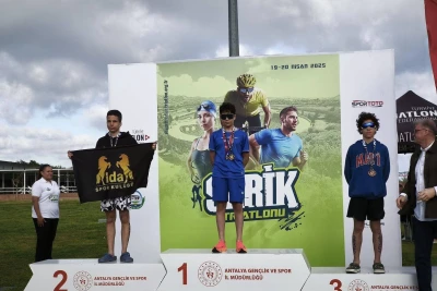Azerbaycanlı triatlet Türkiye'deki yarışmada birinci oldu - FOTO
