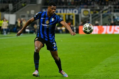"Barcelona" is interested in signing Denzel Dumfries