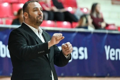 Tahir Baxşıyev: "Yönetimle sürekli görüşmeler halindeyiz, şu anda milli takımda faaliyetlerime devam ediyorum."