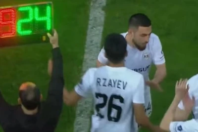 15 yaşındaki oyuncu "Karabağ"da resmi olarak sahneye çıktı - Video