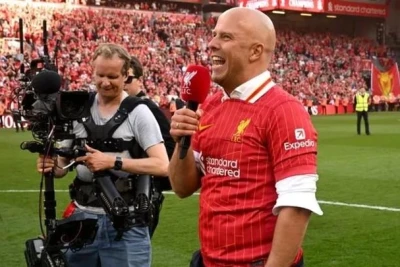 Slot Klopp'a Bağlılığını Böyle Gösterdi - Video